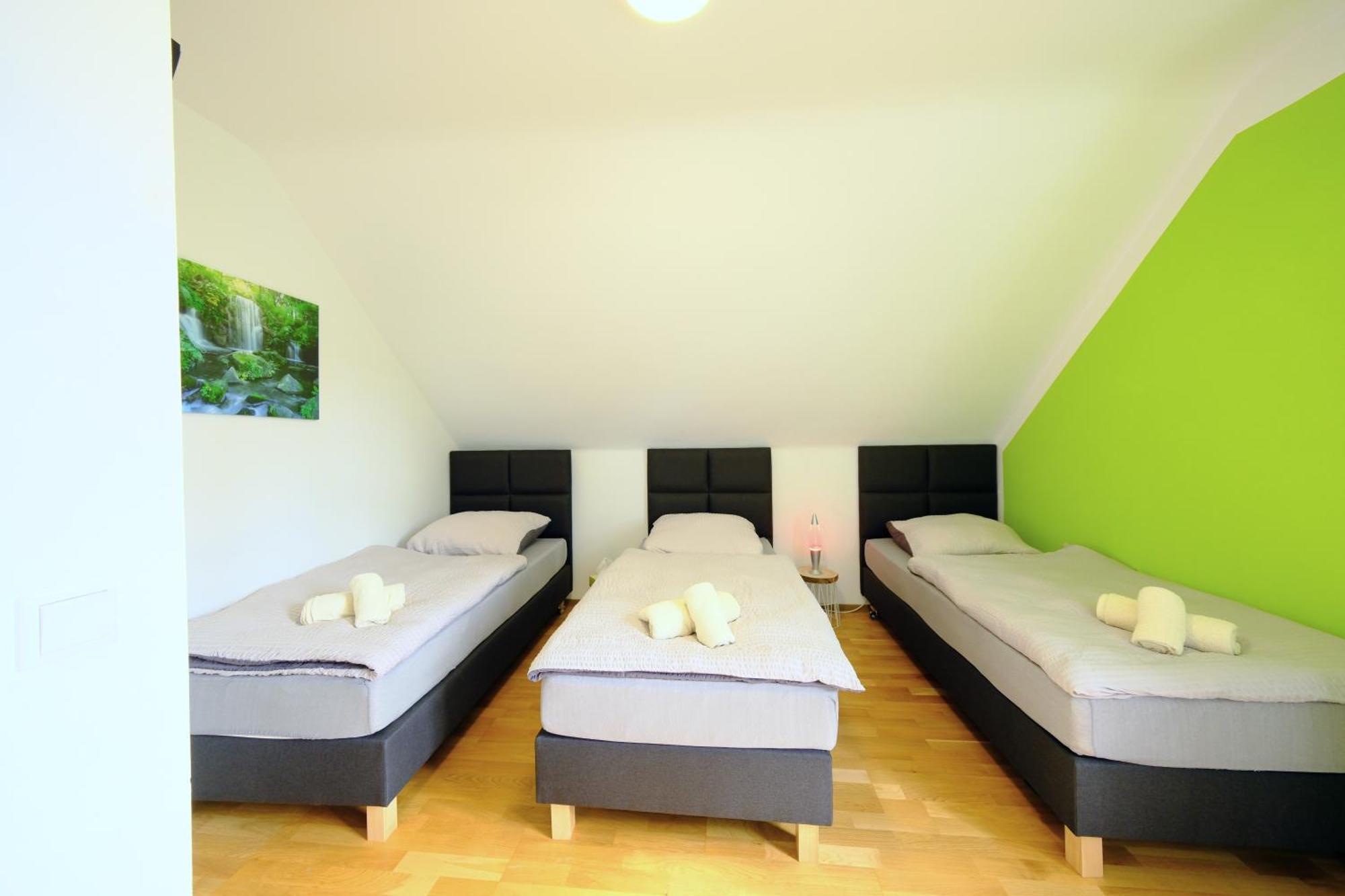 Happybnb - Stilvolles, Naturgelegenes Apartment Mit Blick Auf Den Mittellandkanal Und Die Wasserstadt Hannover - Kamin, Parken Und Spielplatz Экстерьер фото